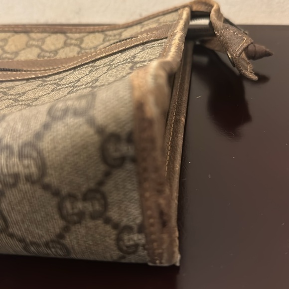 Gucci plus clutch GUVC! Comes with Gucci plus COA!! - Picture 4 of 10